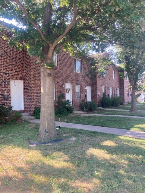 223 N. Clinton 4